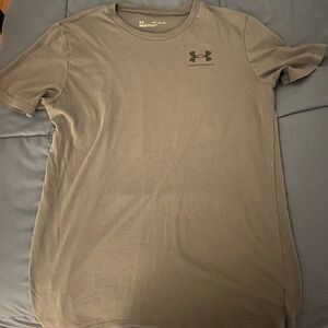 USED Boys Youth XL Grey Under Armour Shirt